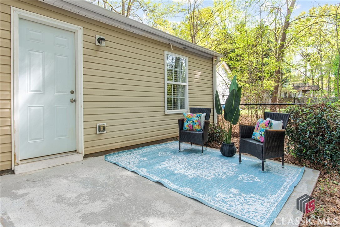 1402 Raymonds Road