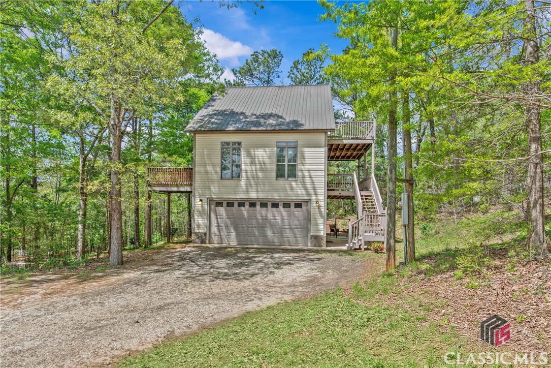 733 Meadow Brook Lane