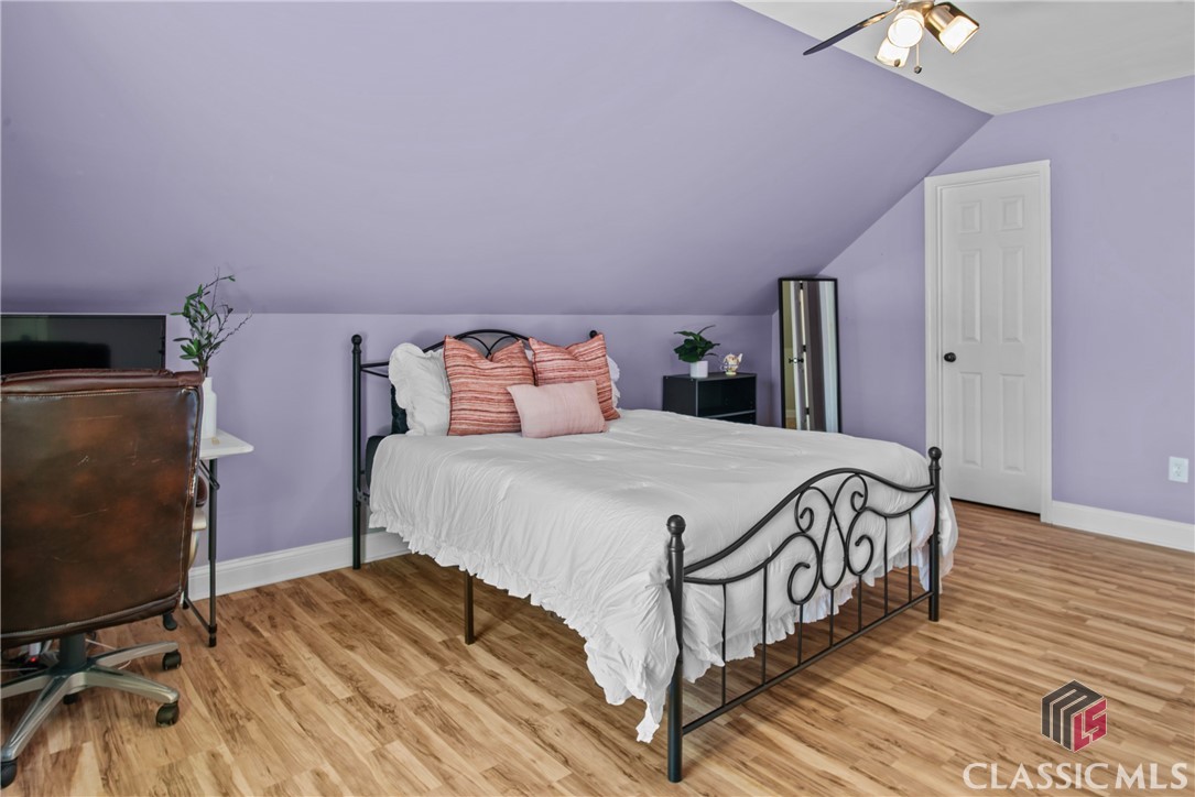 733 Meadow Brook Lane