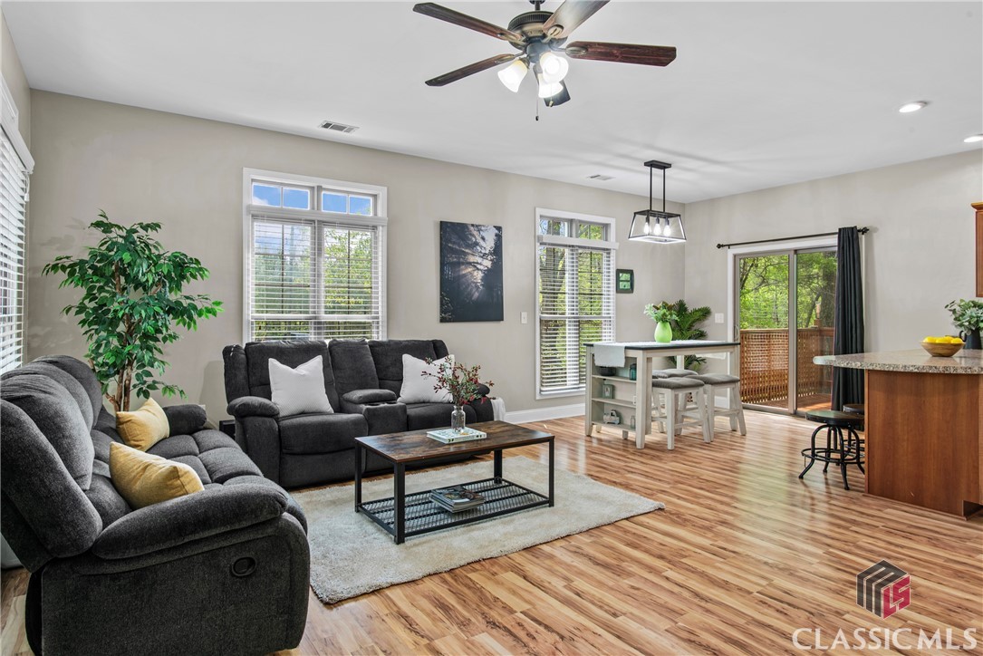 733 Meadow Brook Lane