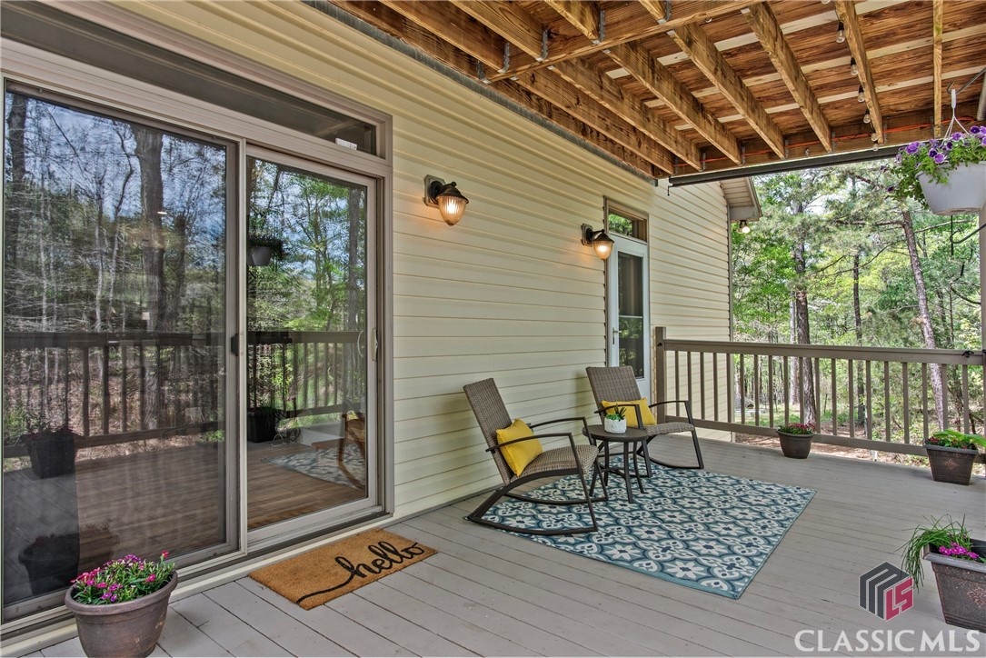 733 Meadow Brook Lane
