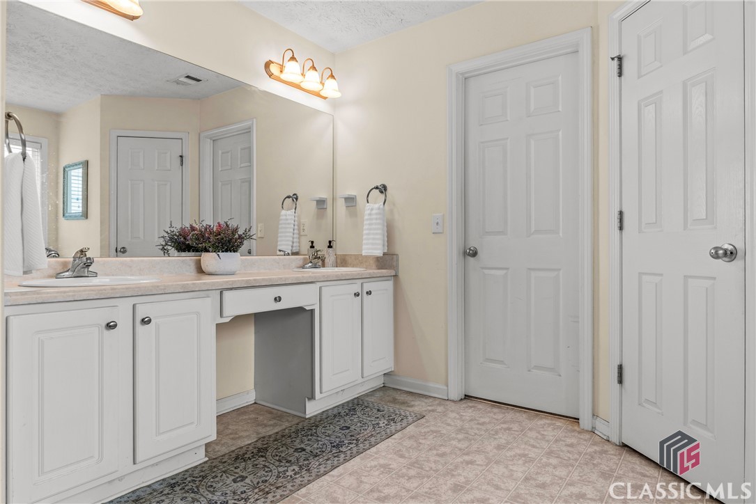 3129 Oak Ridge Lane