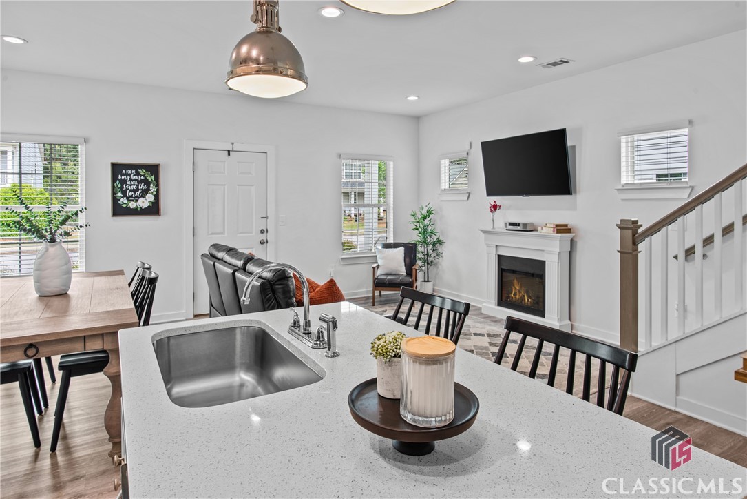 719 W Vincent Drive