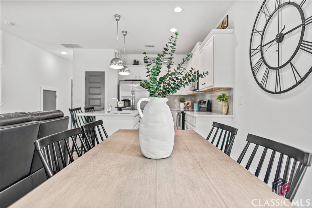 719 W Vincent Drive