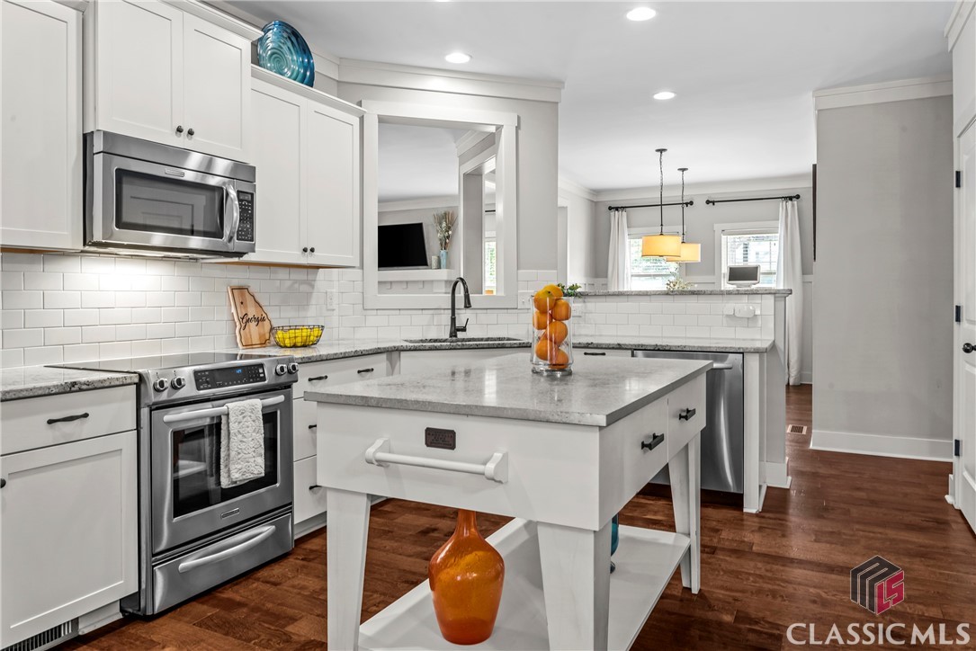 1111 Cobblestone Drive