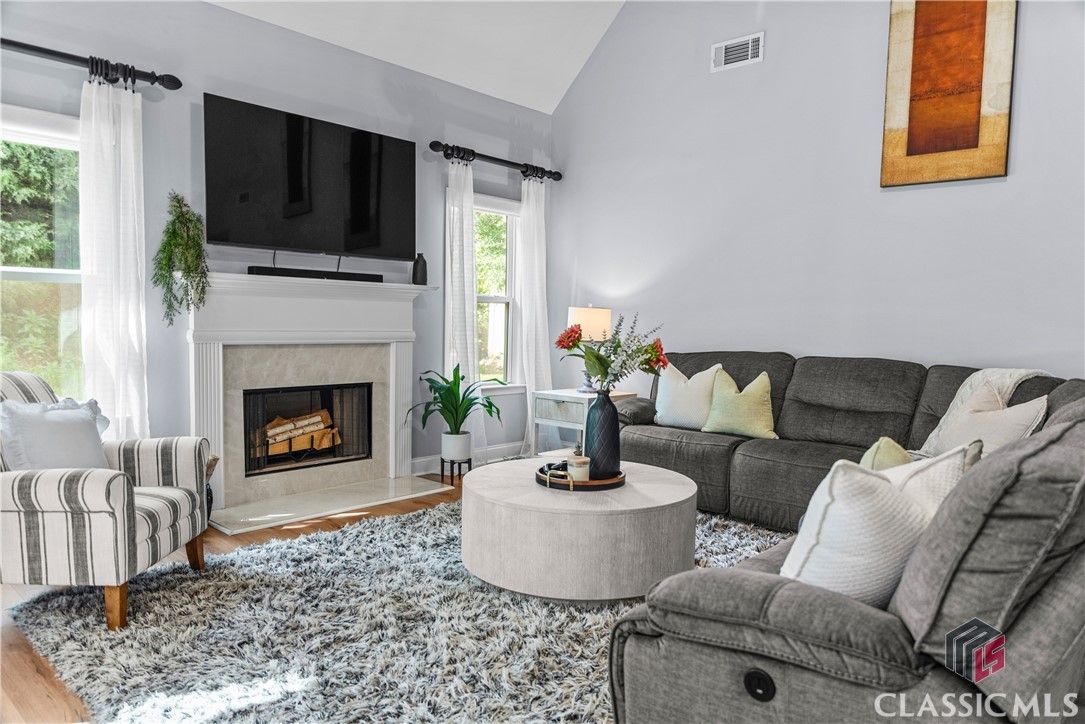 1744 Orchard Walk