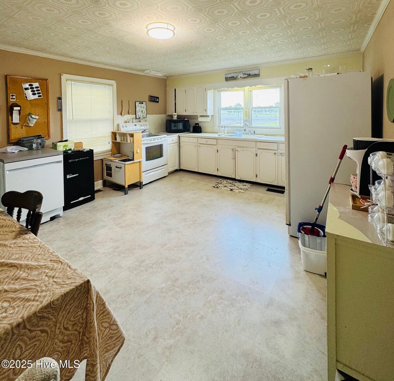 1061 Northside Road, 1