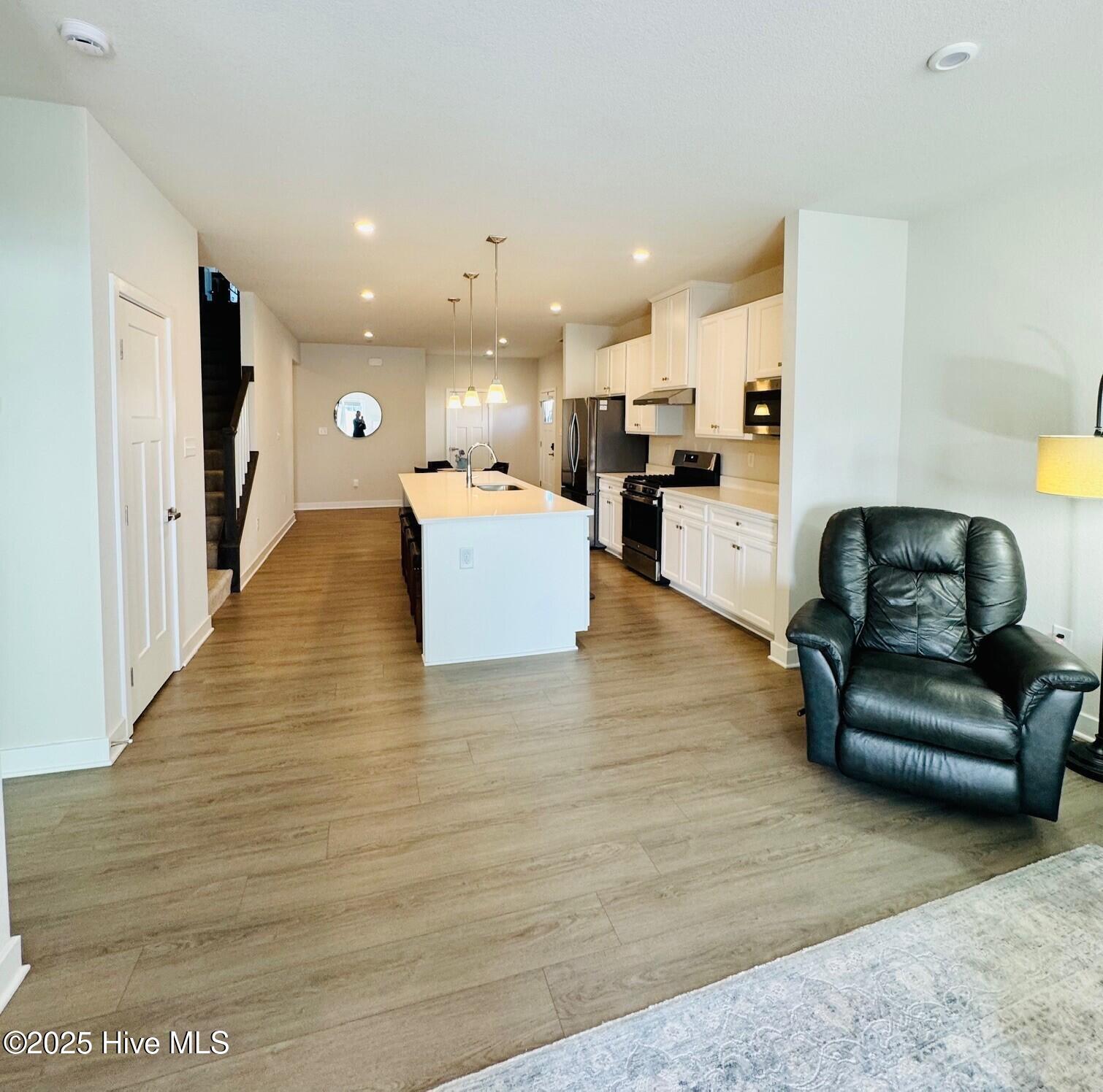 100 Spinnaker Street A