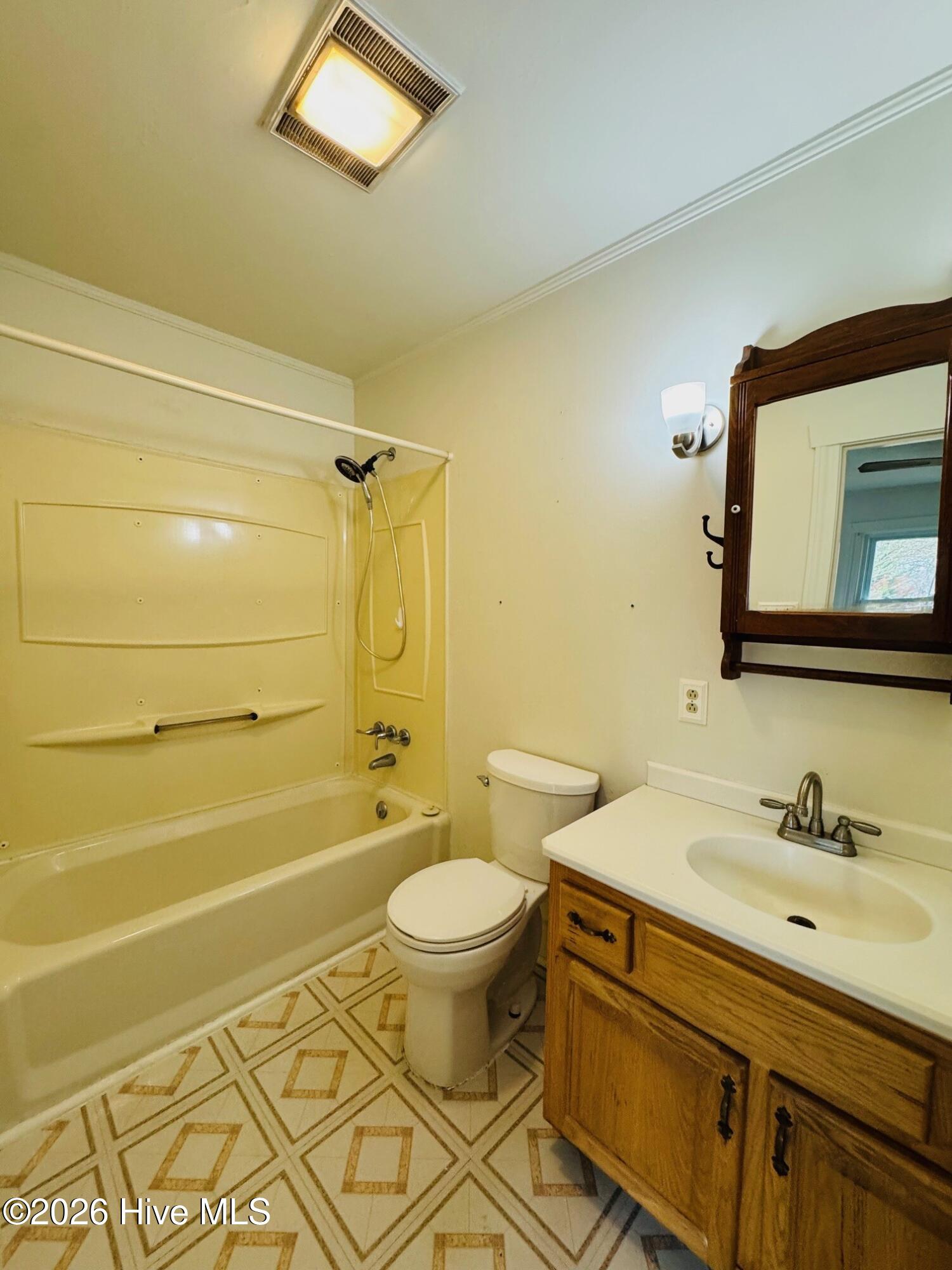 1605 Edgewood Drive