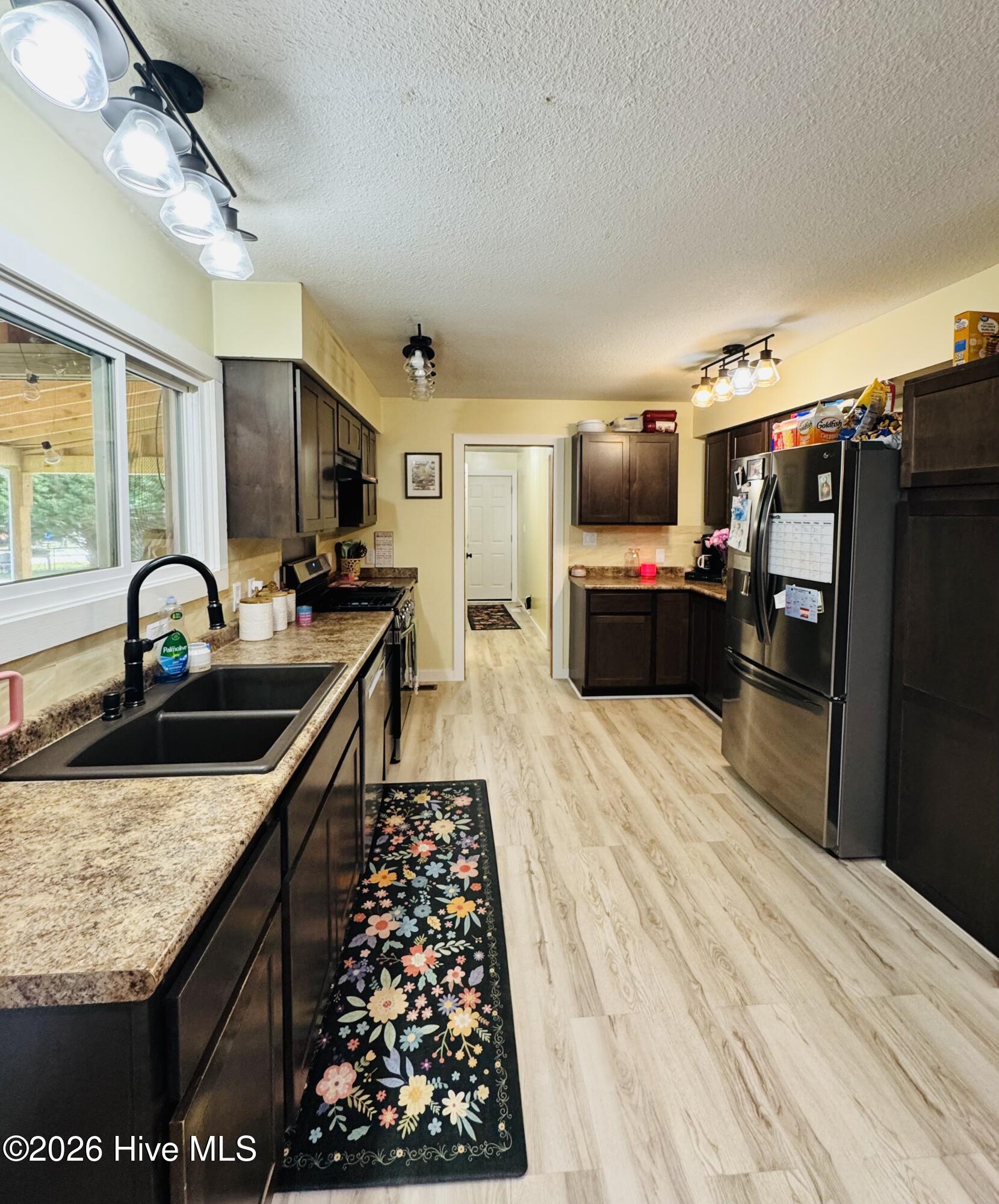100 E Robin Court