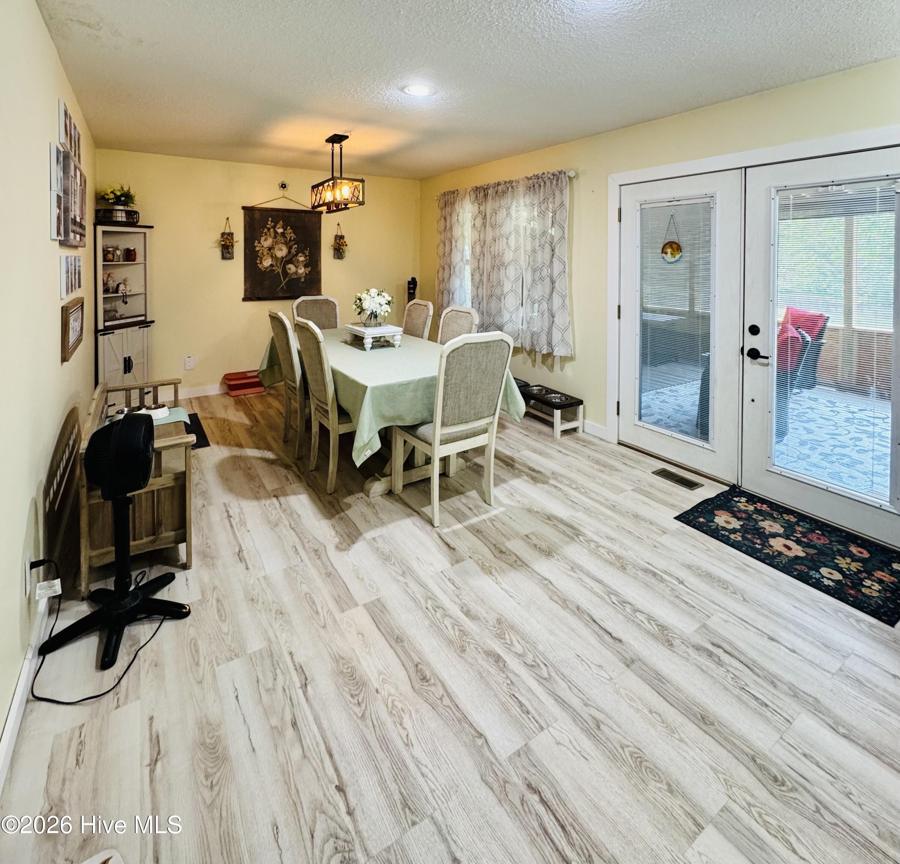 100 E Robin Court