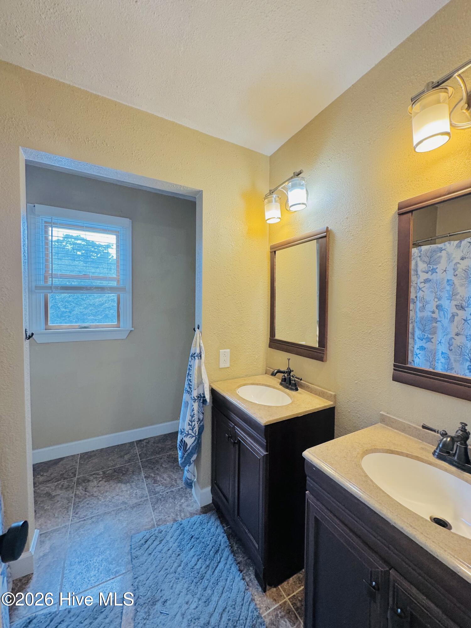 100 E Robin Court