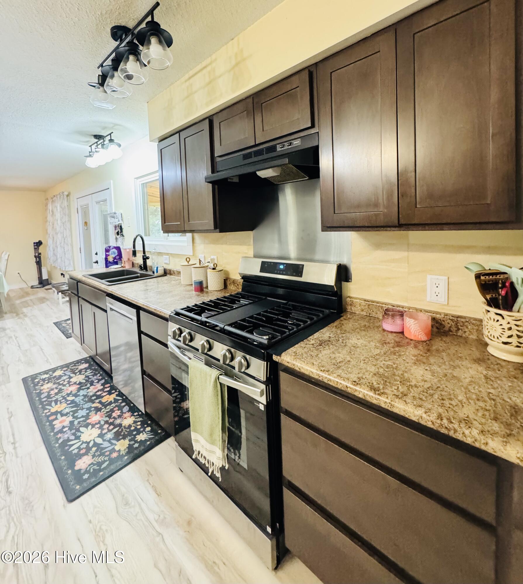 100 E Robin Court
