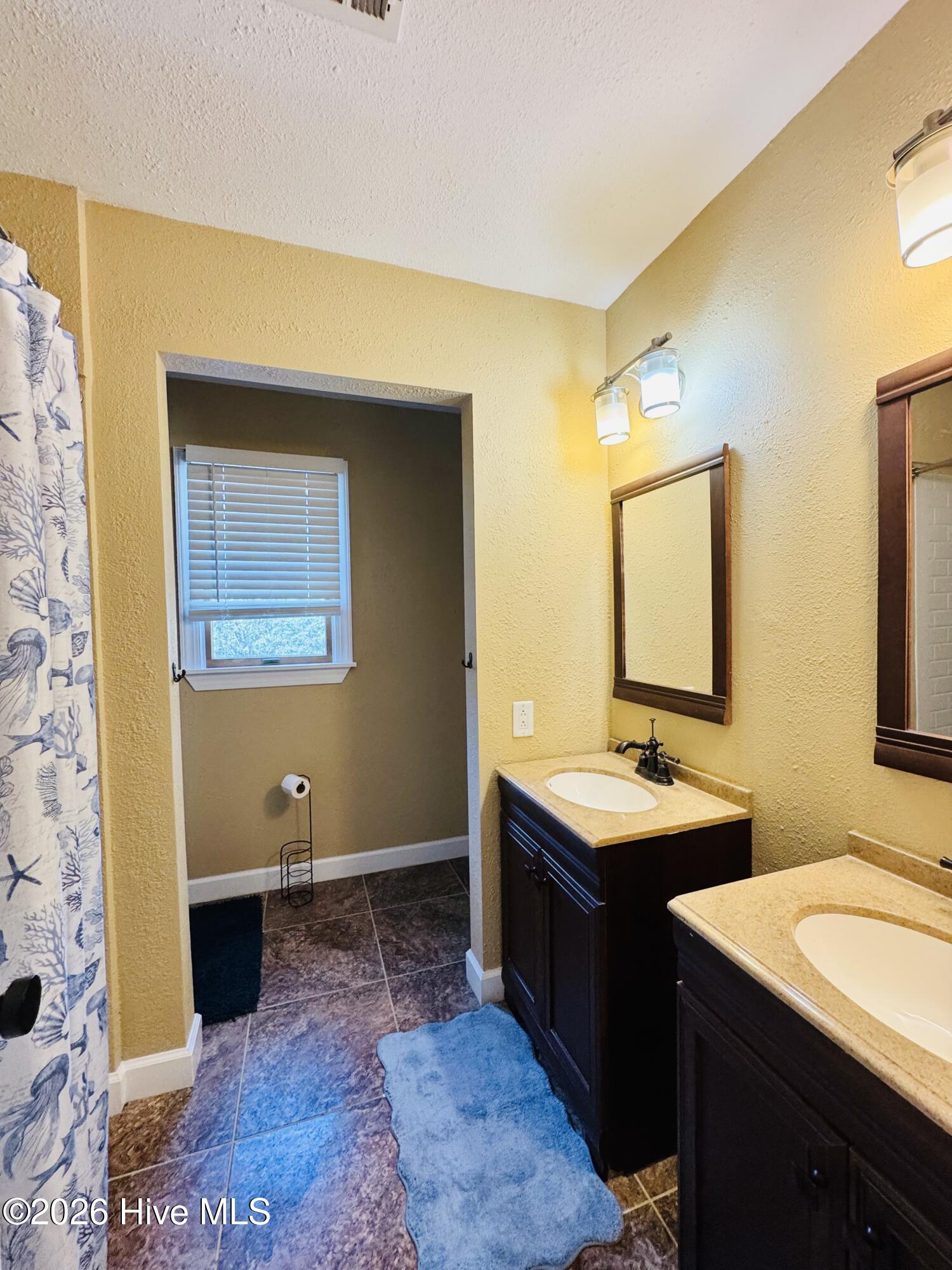100 E Robin Court