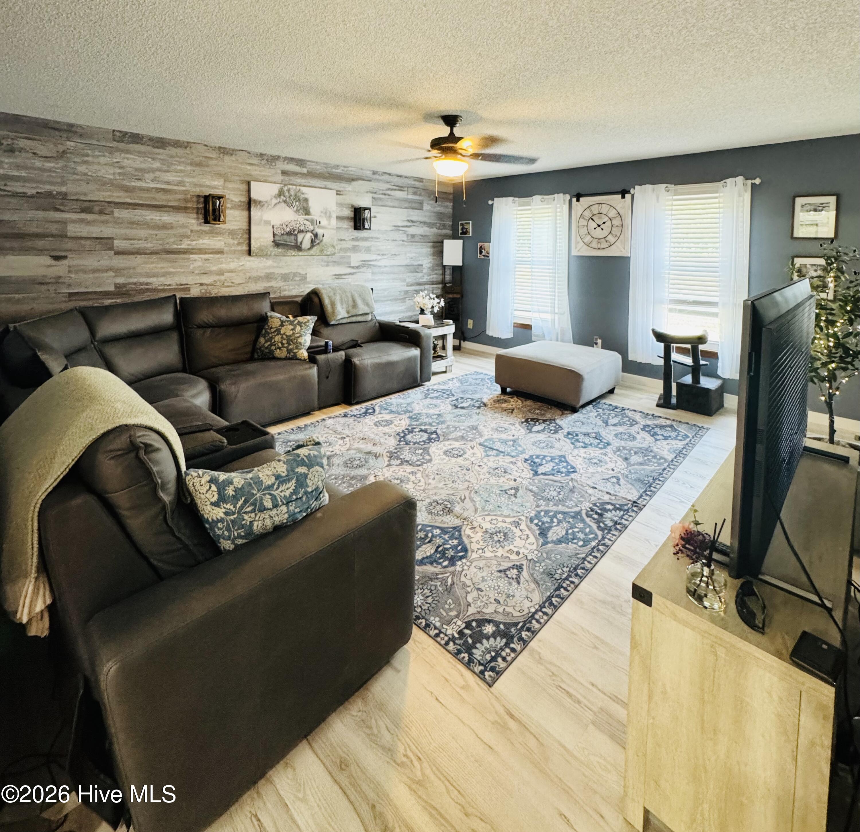 100 E Robin Court
