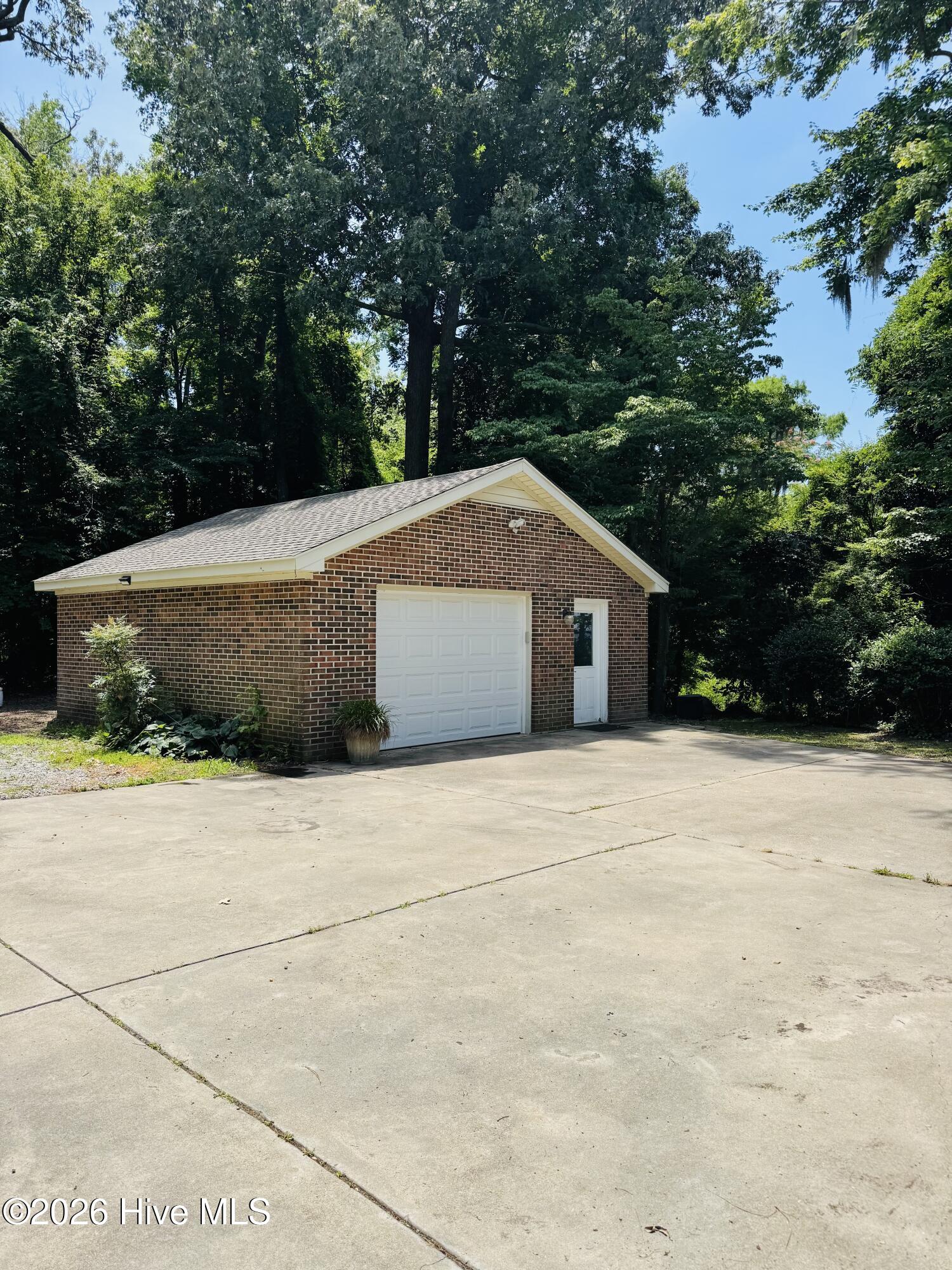 186 E Camp Perry Road