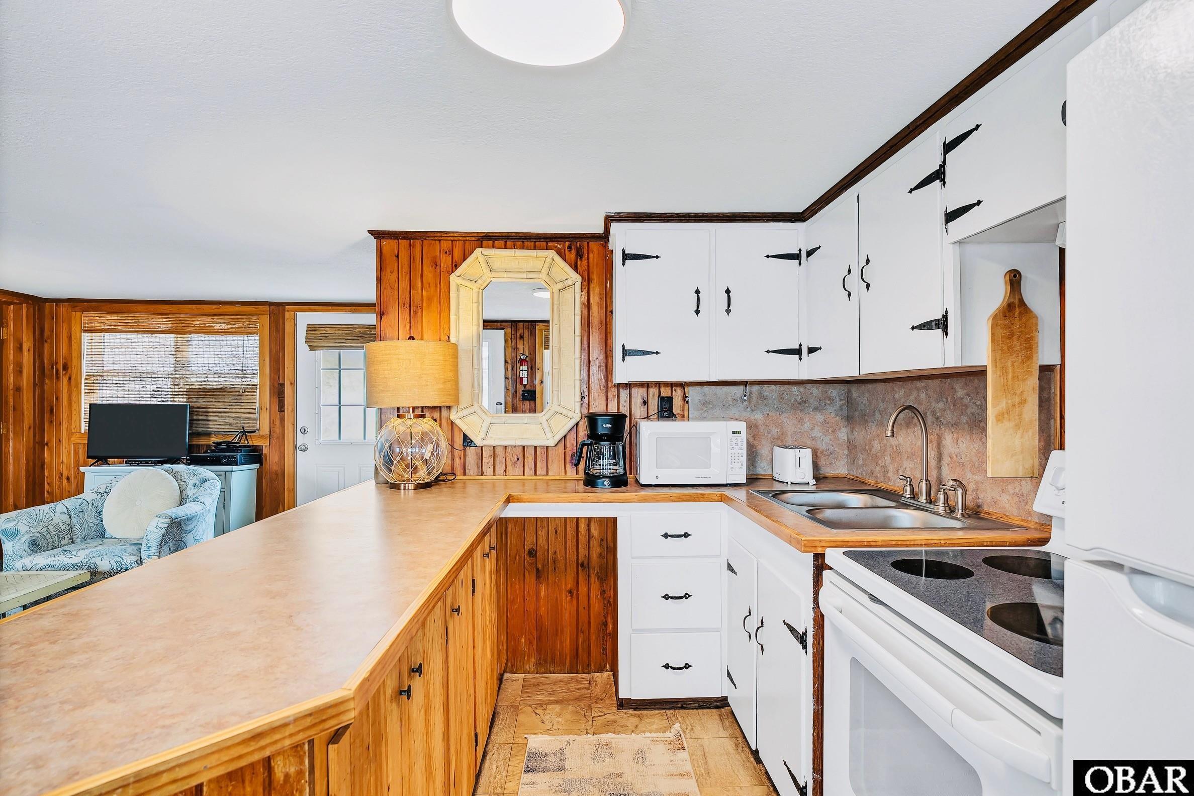 9013 L E Hunter Street lot 12 & 13