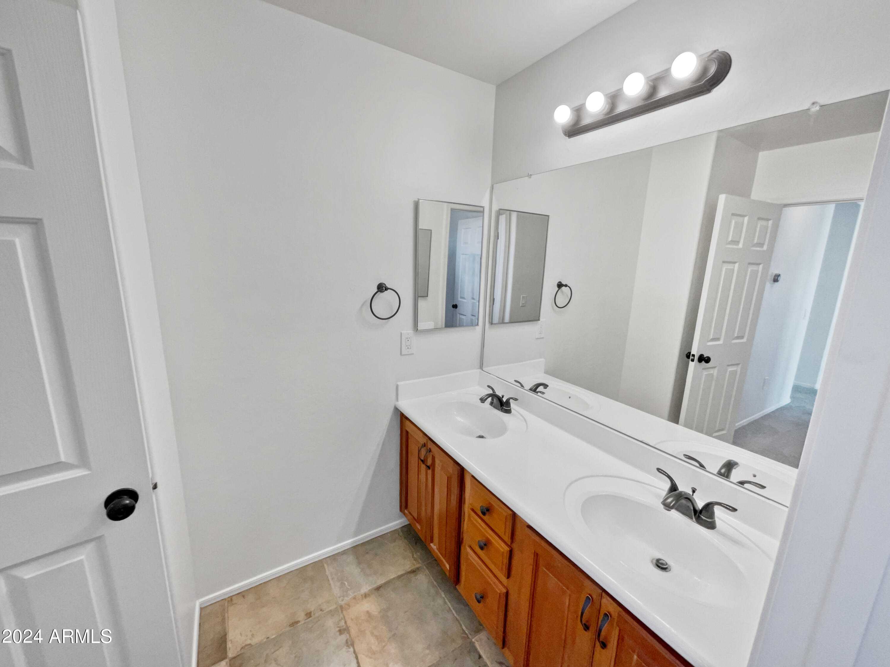 2624 W CARSON Road