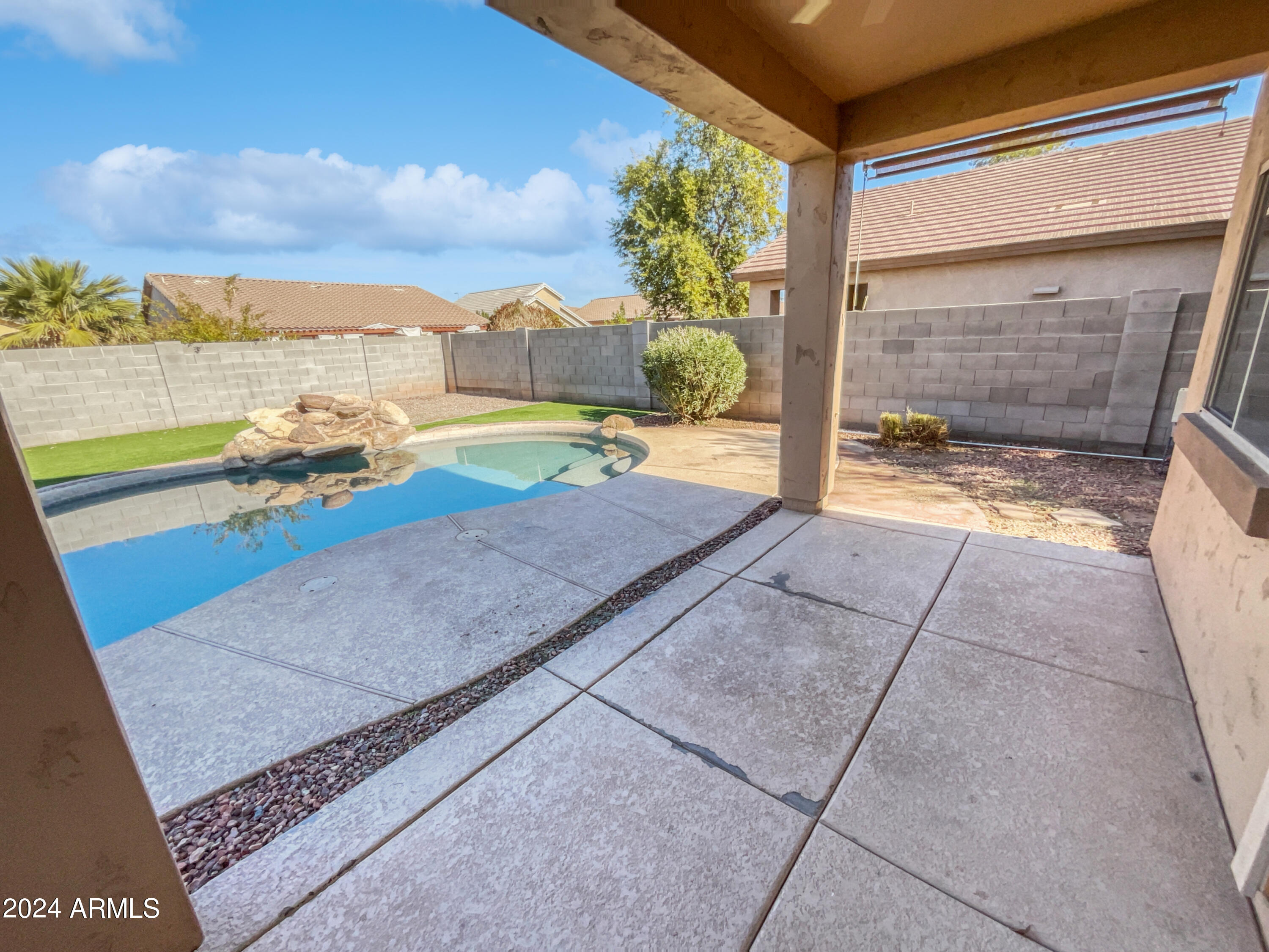 2624 W CARSON Road