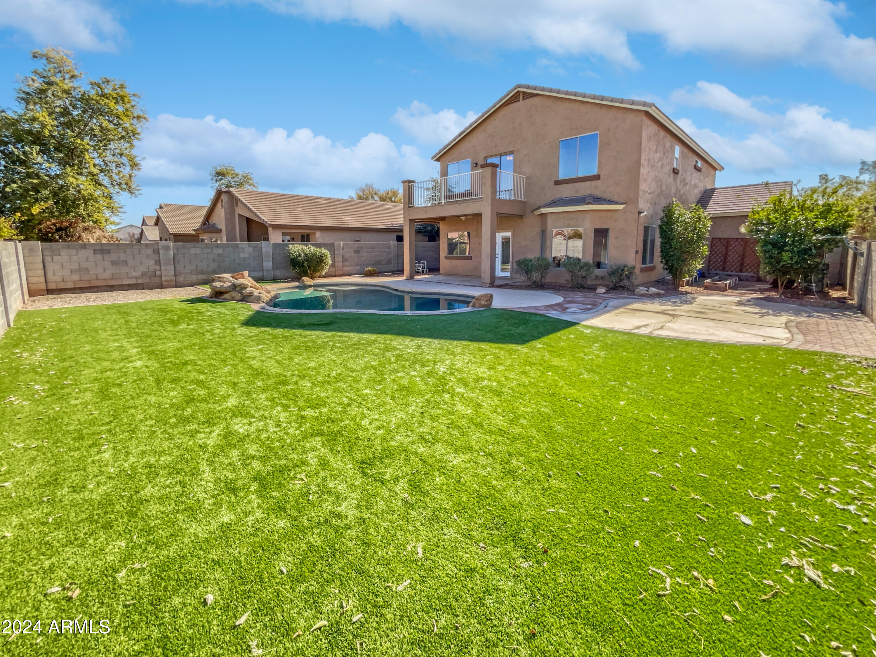 2624 W CARSON Road