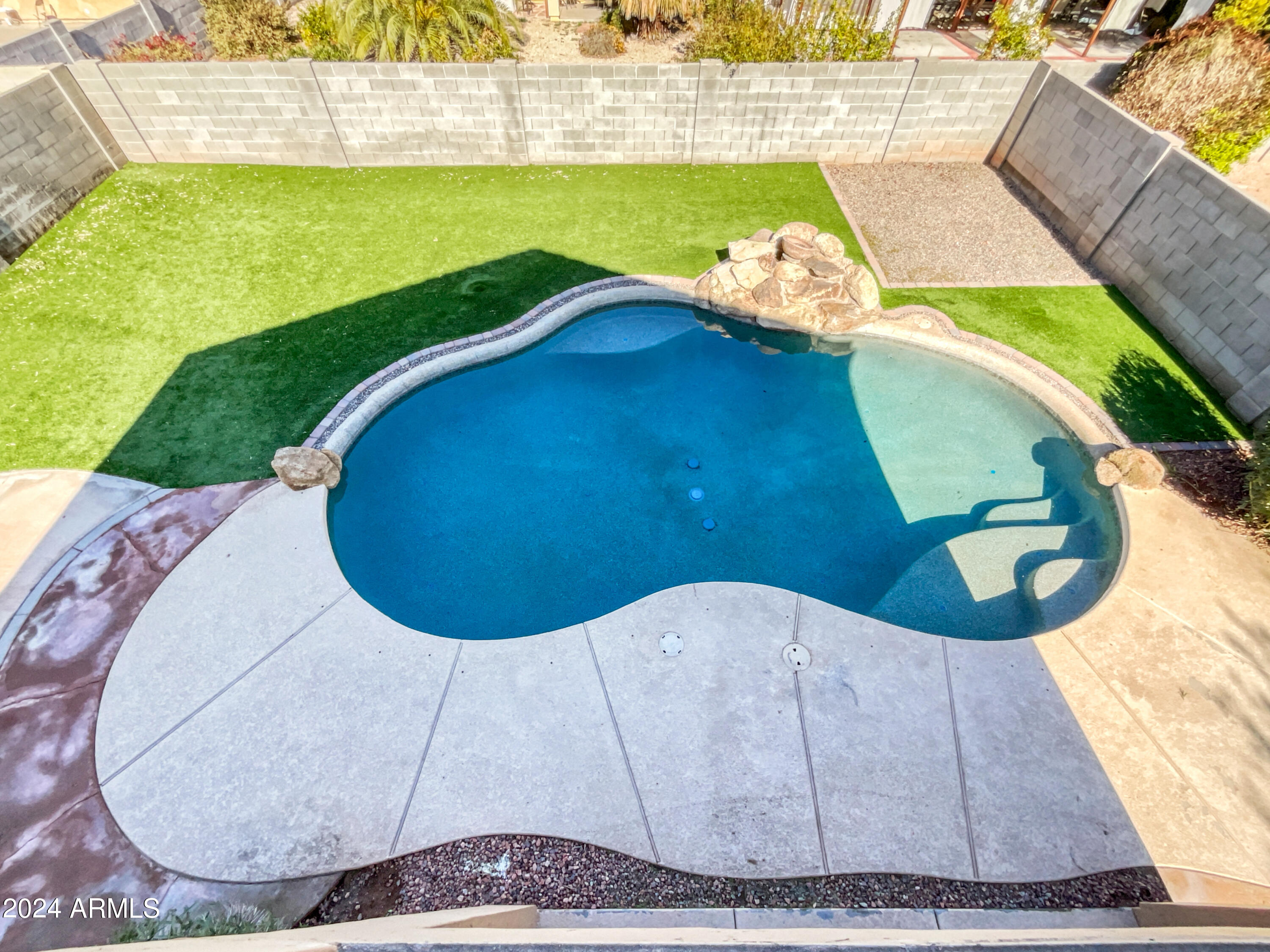 2624 W CARSON Road