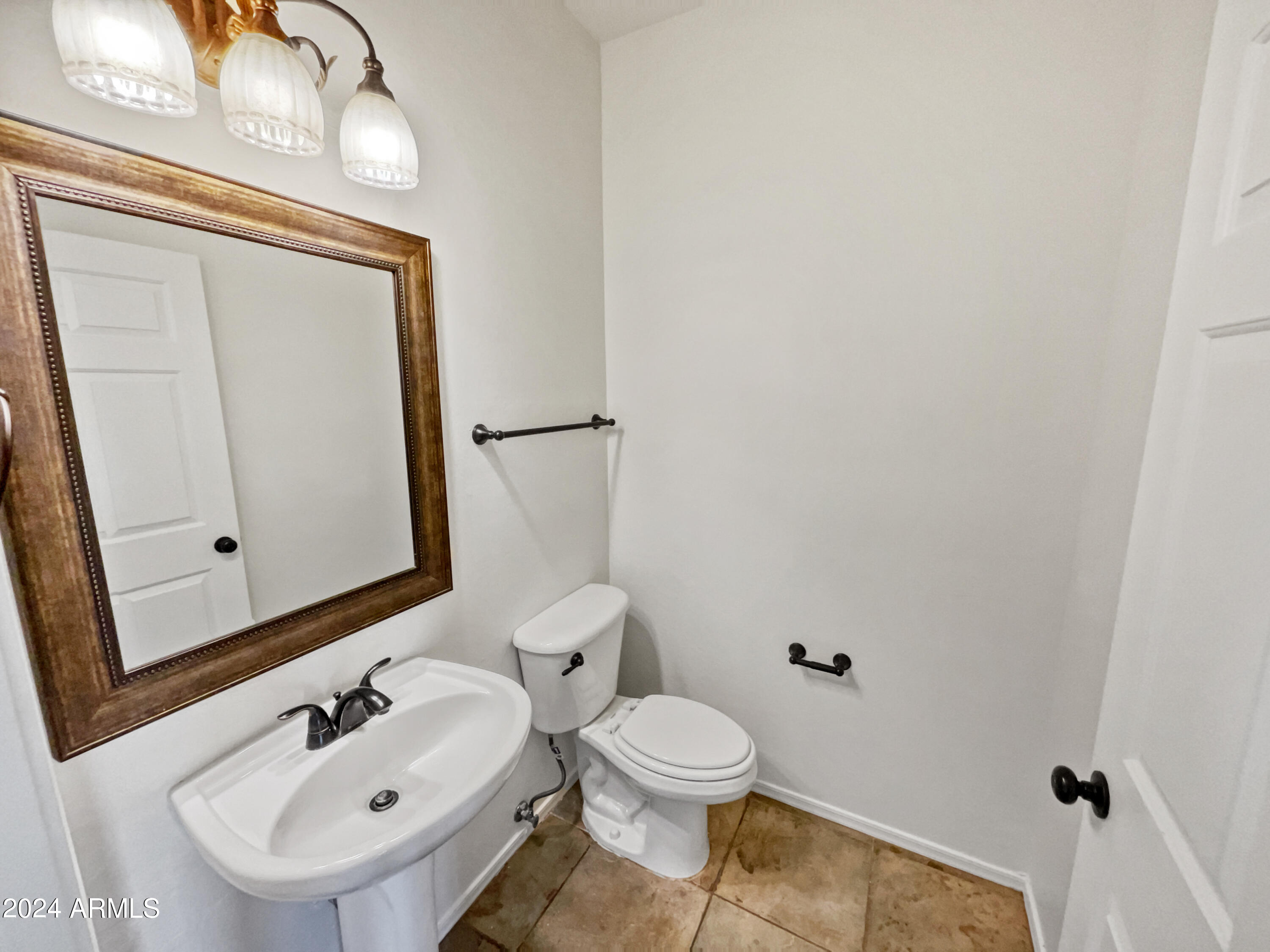 2624 W CARSON Road