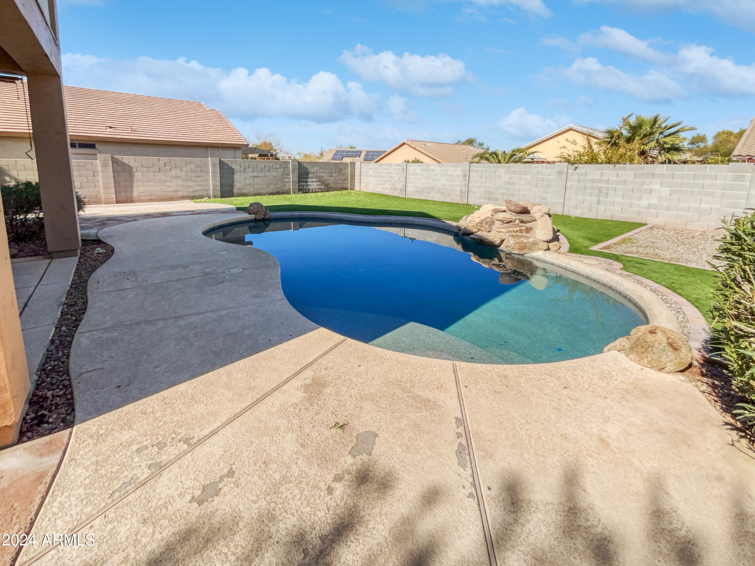 2624 W CARSON Road
