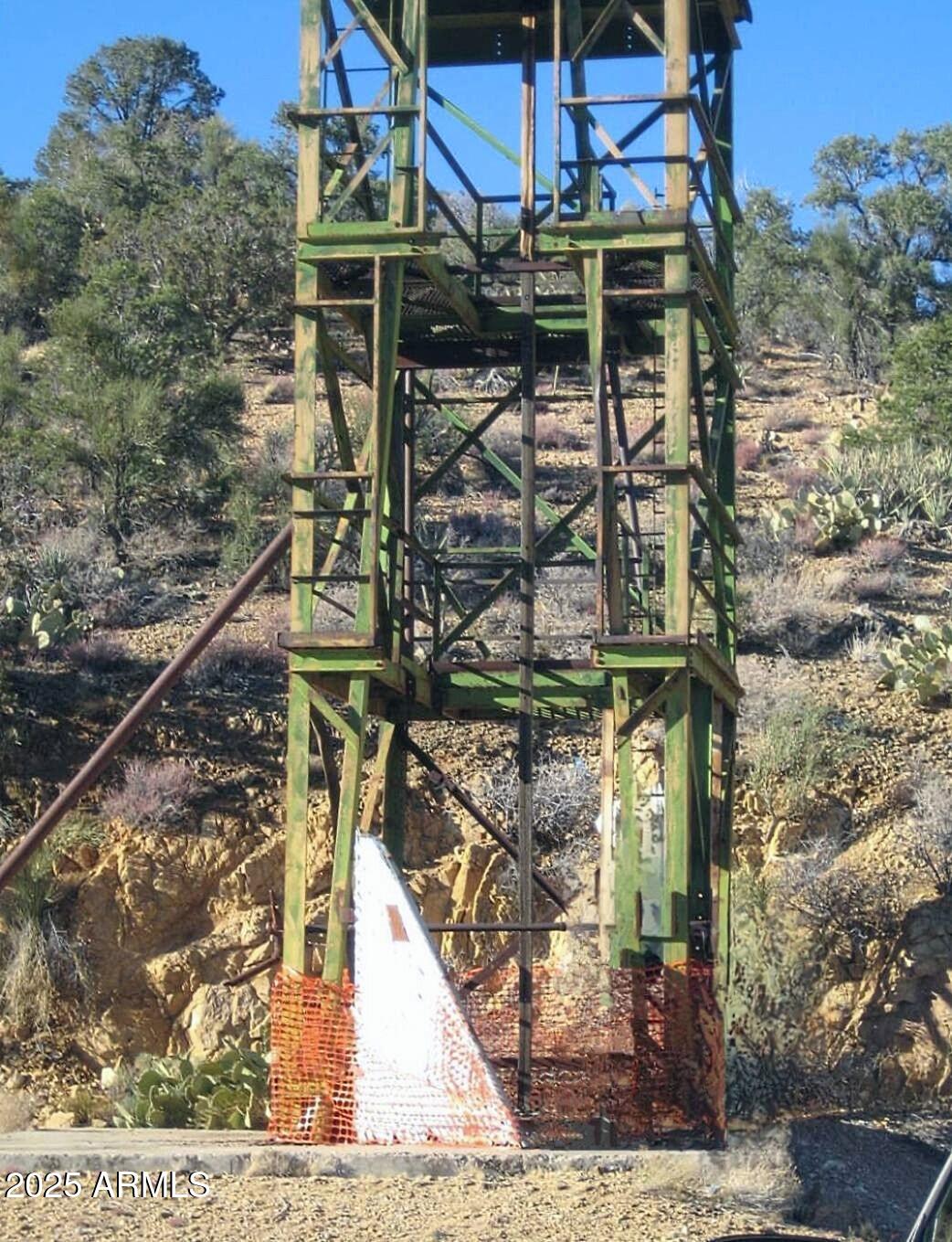 - Hackberry Mine Mohave County, -