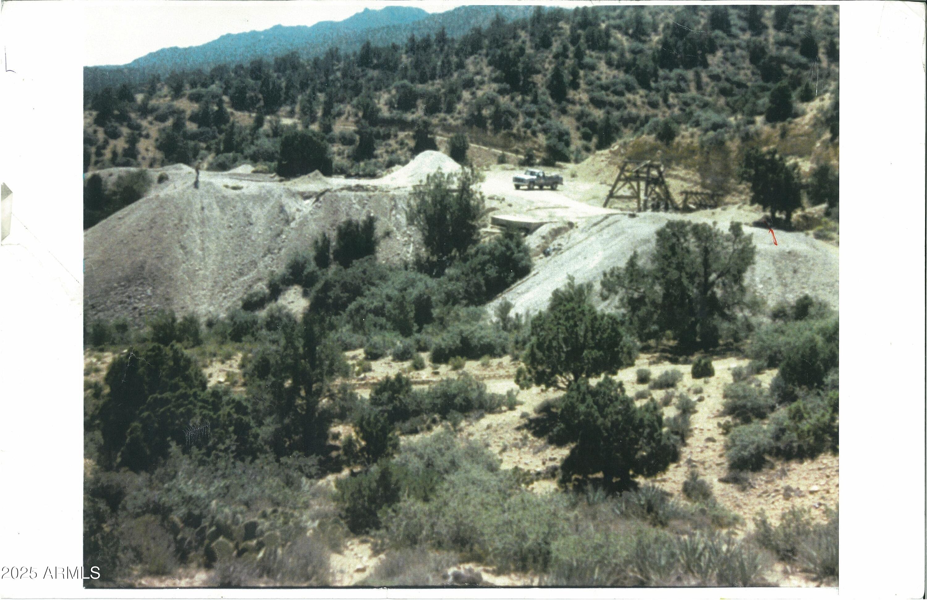 - Hackberry Mine Mohave County, -
