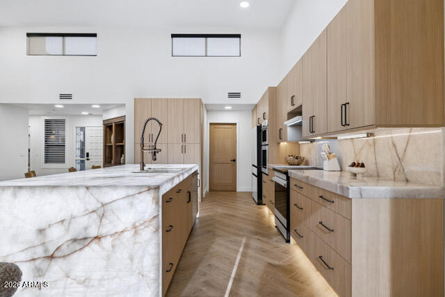 25555 N WINDY WALK Drive 77