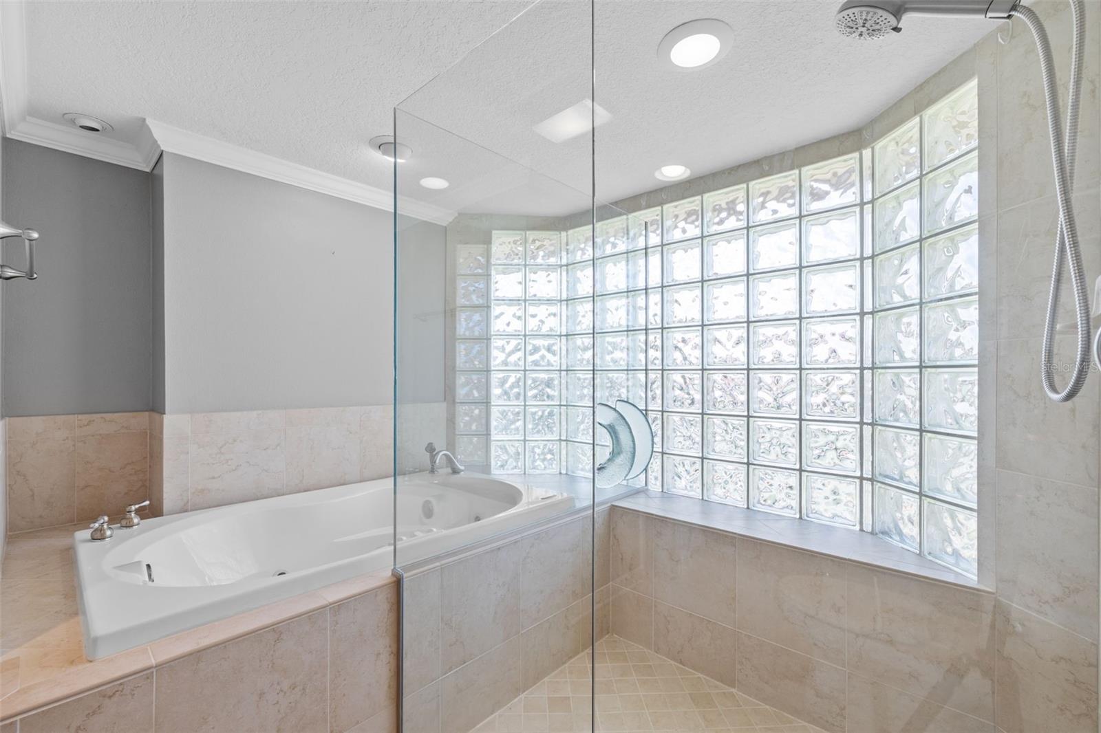 101 MARINA DEL REY CT