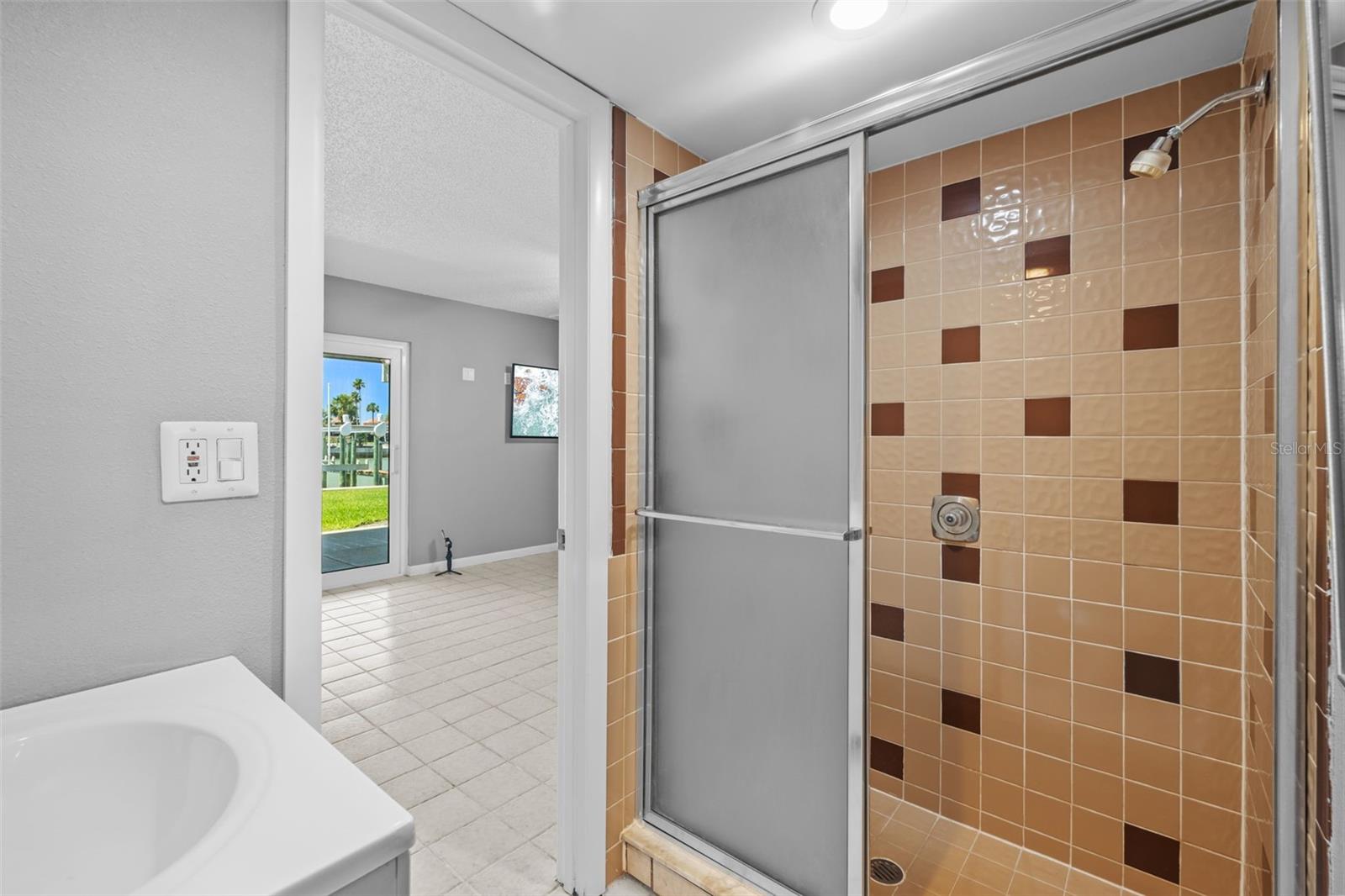 101 MARINA DEL REY CT