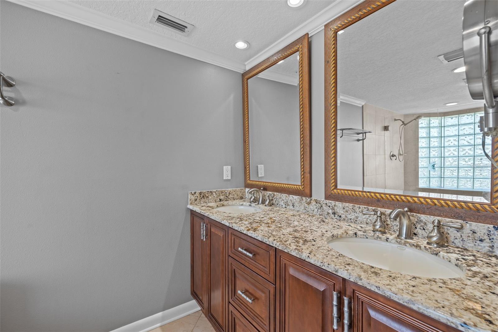 101 MARINA DEL REY CT