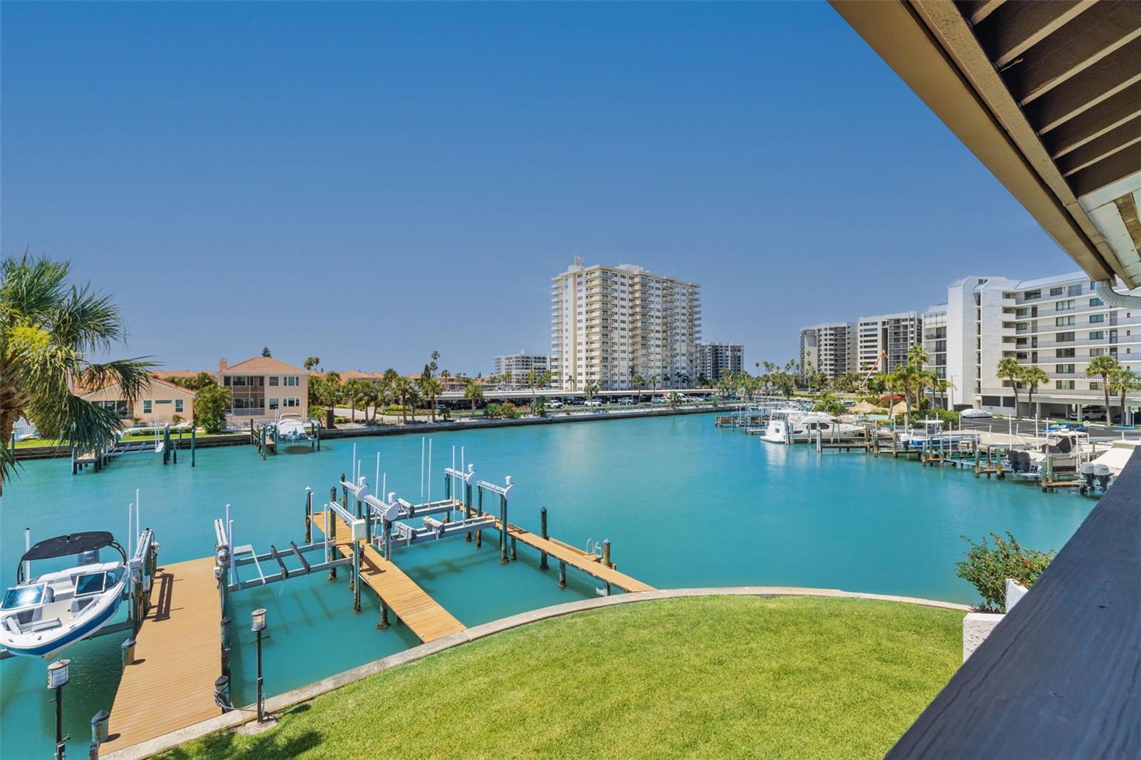 101 MARINA DEL REY CT
