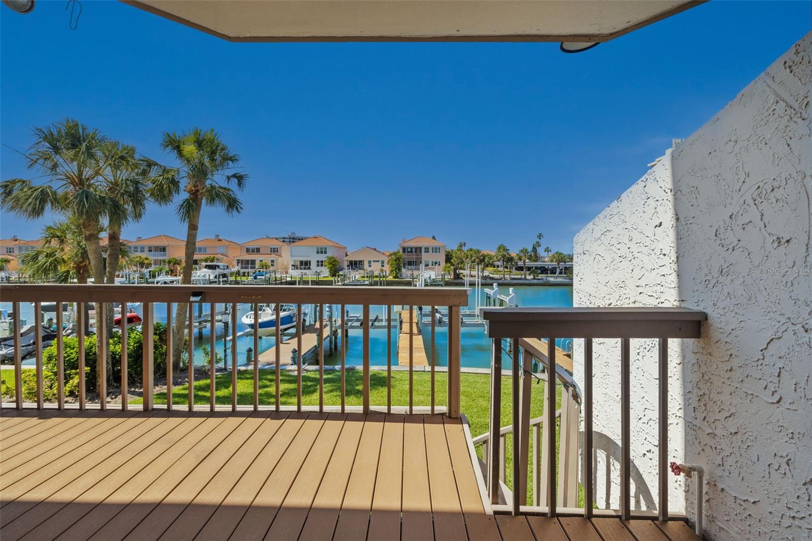 101 MARINA DEL REY CT