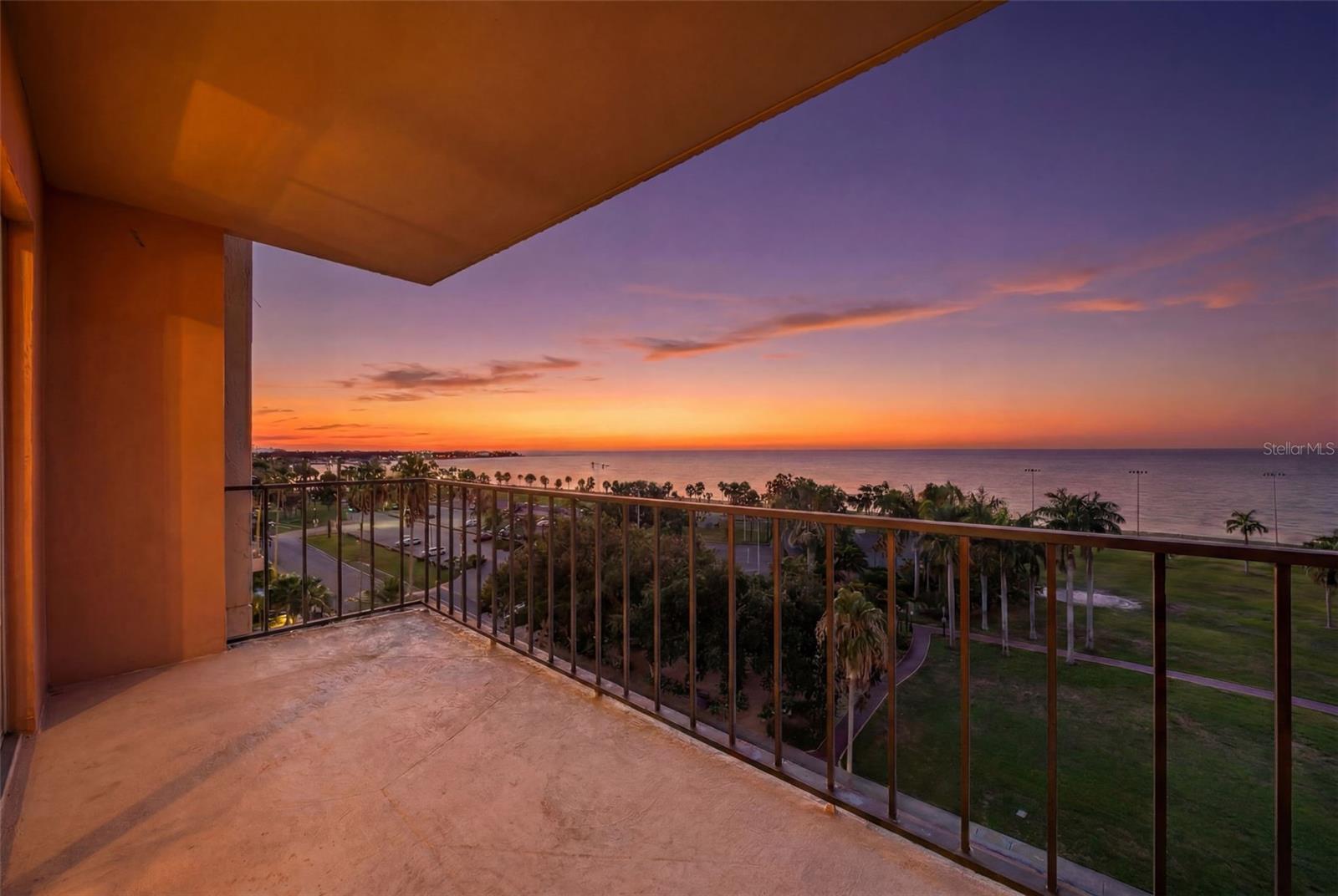 1120 N SHORE DR NE #802