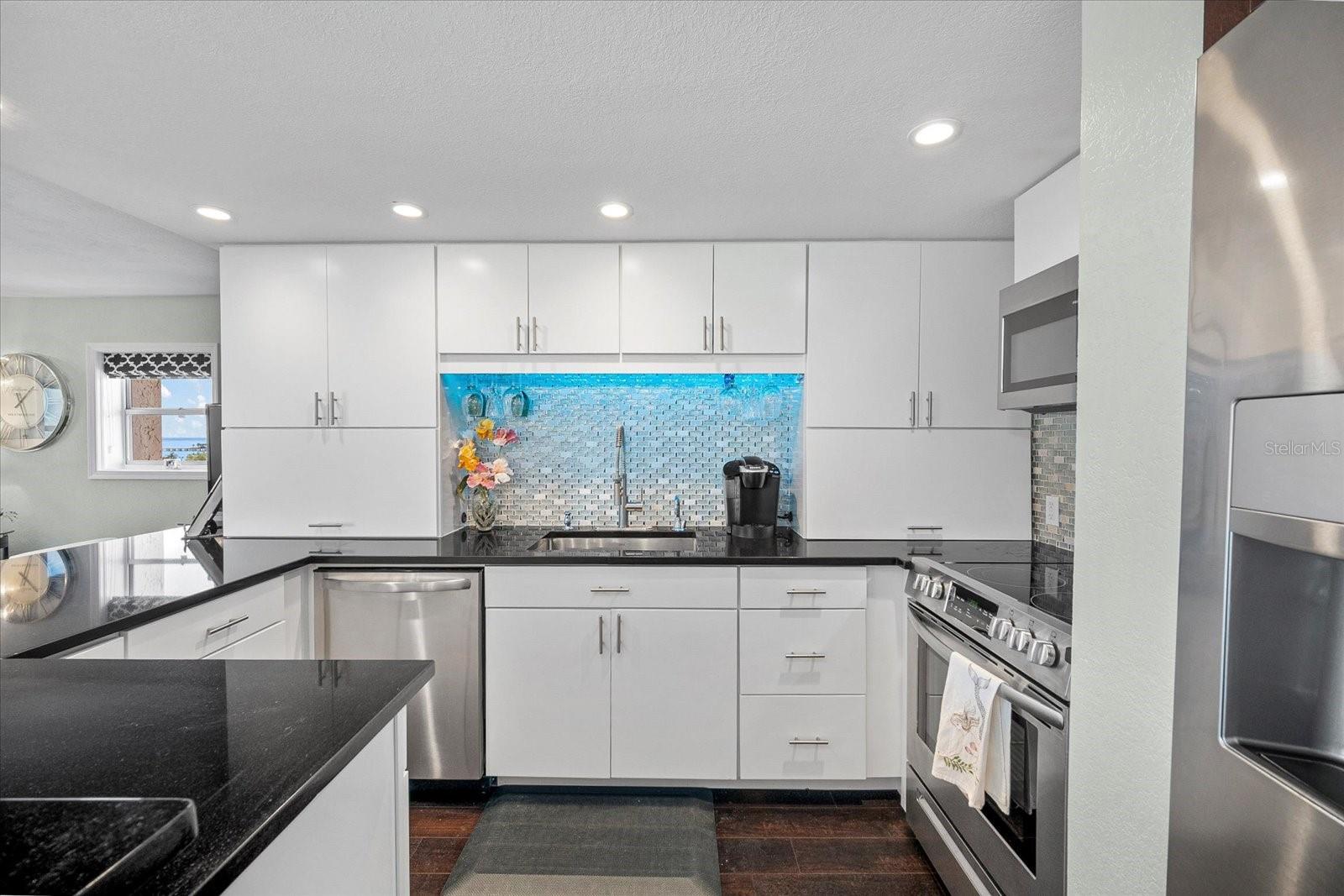 1120 N SHORE DR NE #802