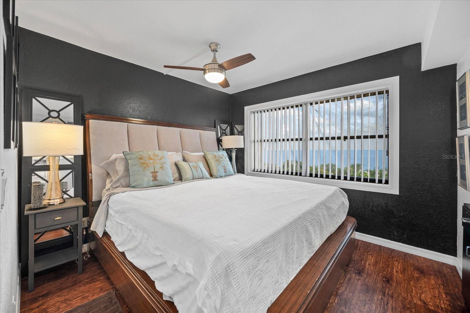 1120 N SHORE DR NE #802