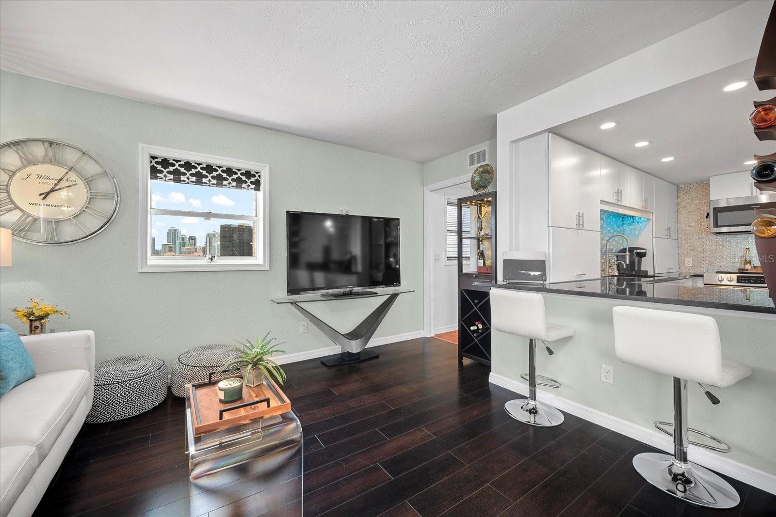1120 N SHORE DR NE #802