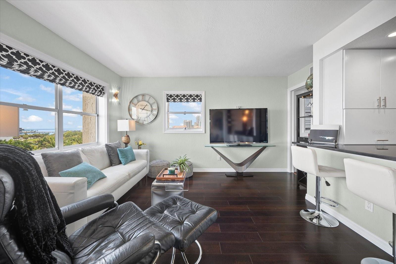 1120 N SHORE DR NE #802