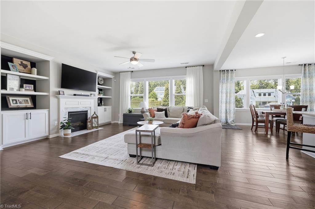 806 Blue Moon Court