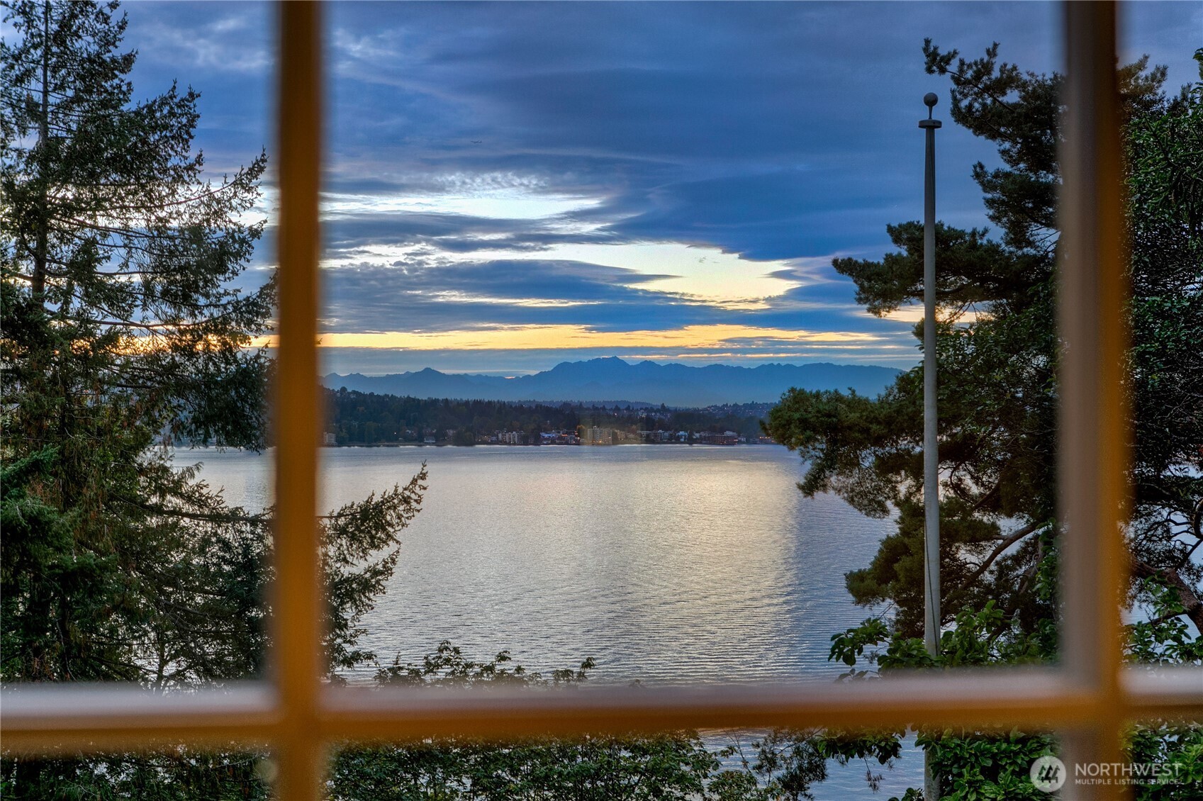 2425 Evergreen Point Road