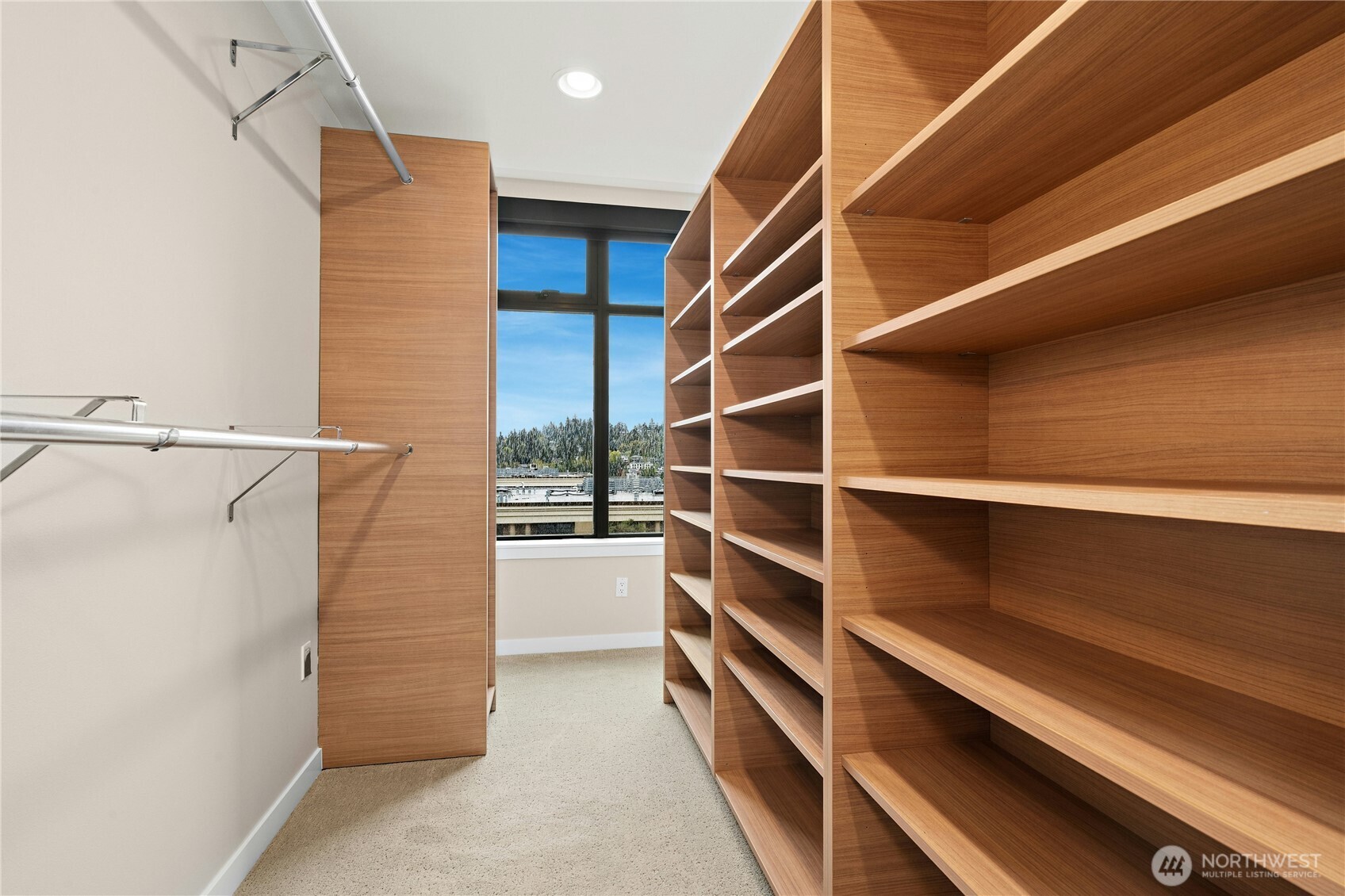 10000 Main Street Unit: #605