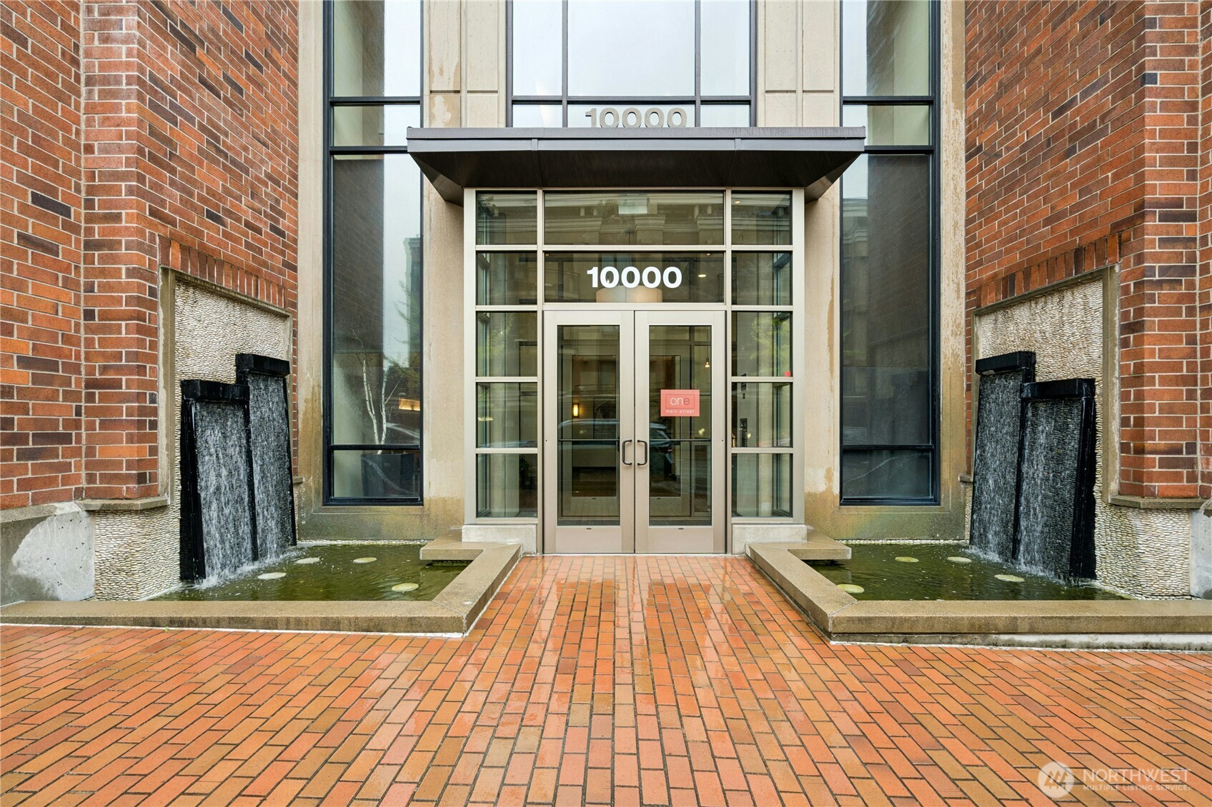 10000 Main Street Unit: #605