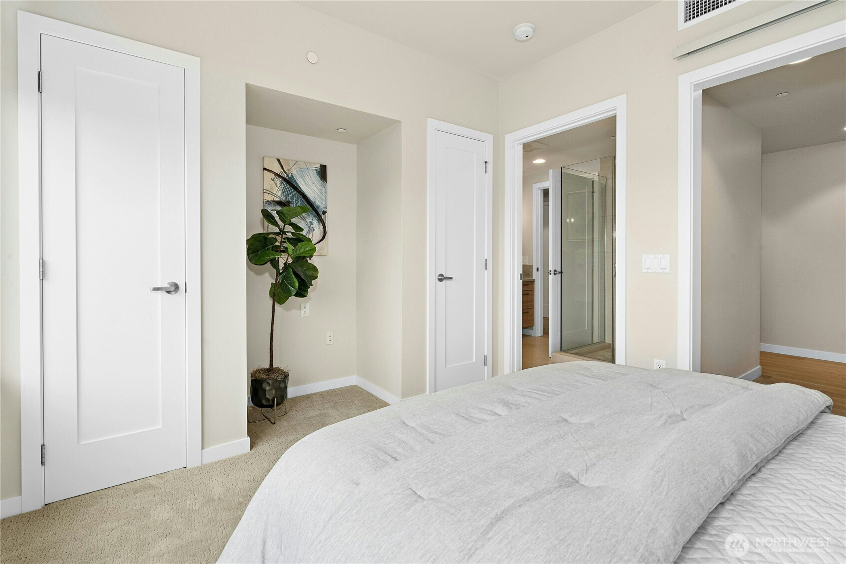 10000 Main Street Unit: #605