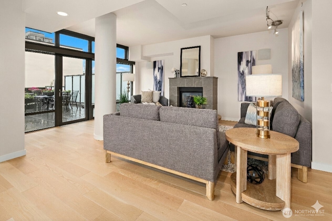 10000 Main Street Unit: #605