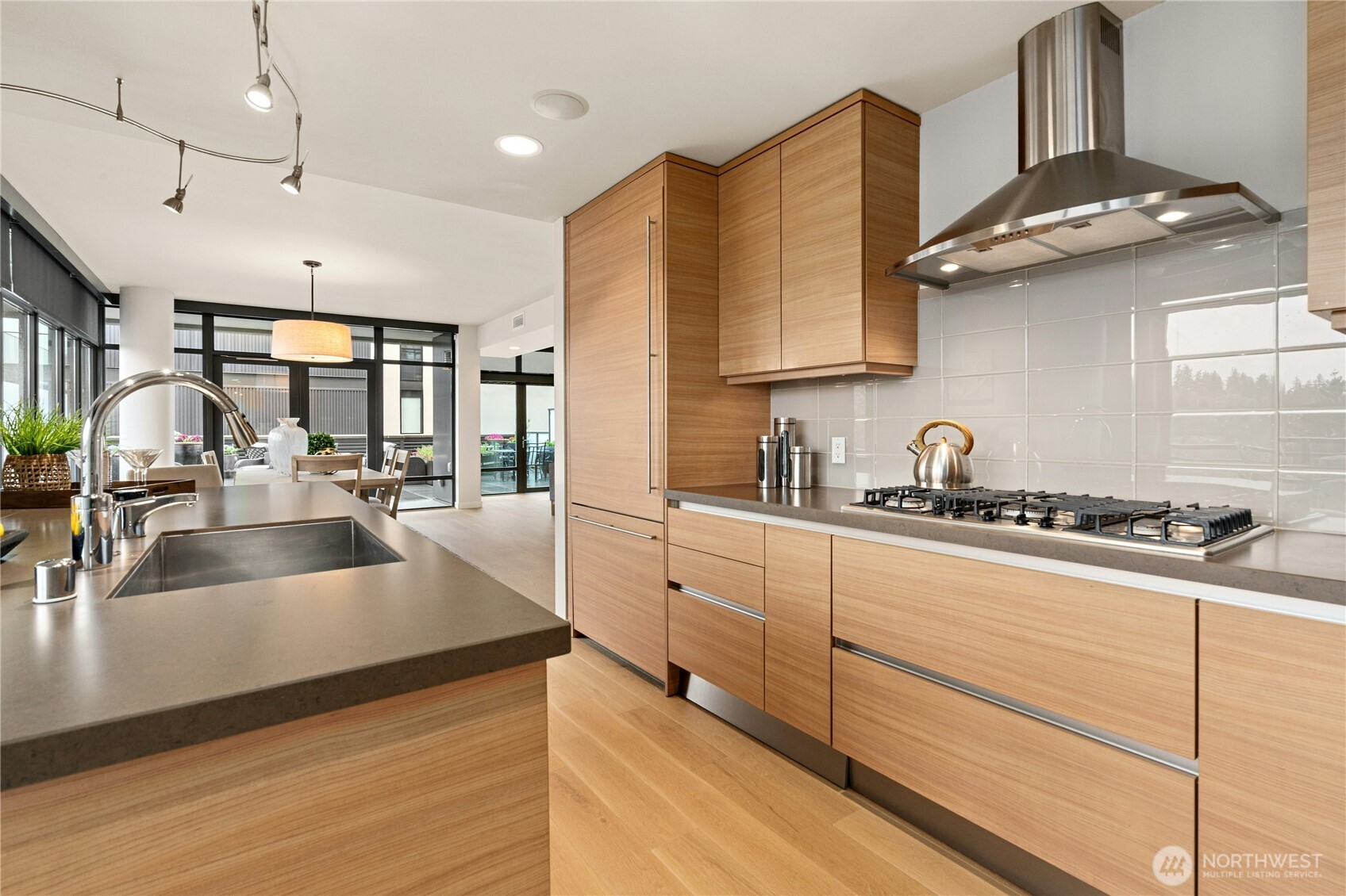 10000 Main Street Unit: #605