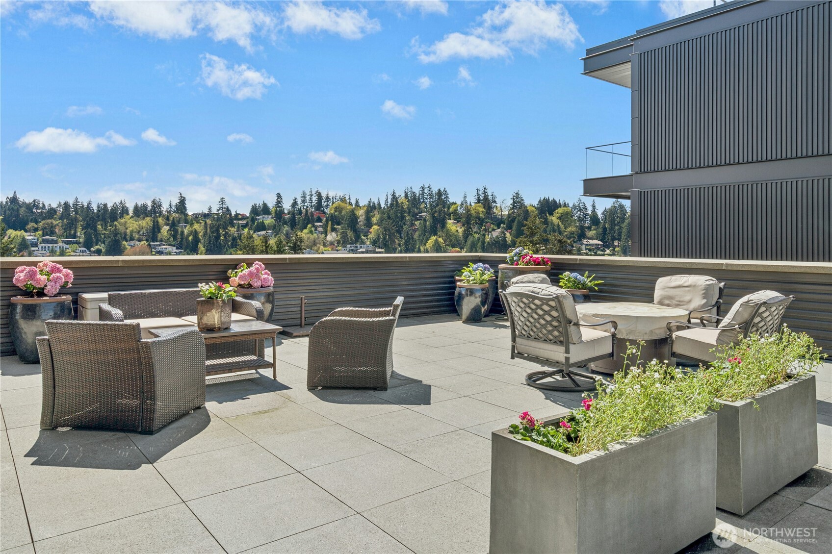 10000 Main Street Unit: #605