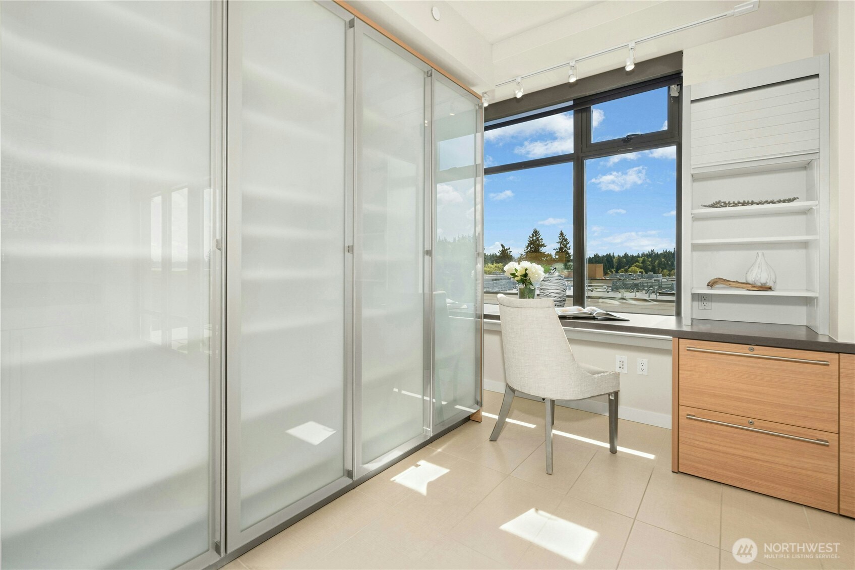 10000 Main Street Unit: #605