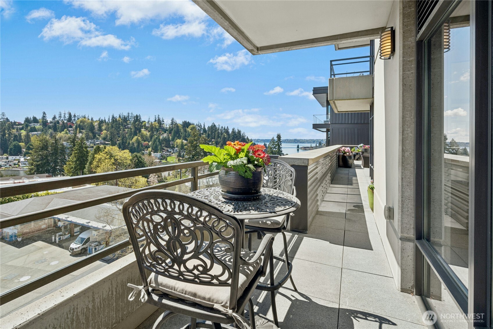 10000 Main Street Unit: #605